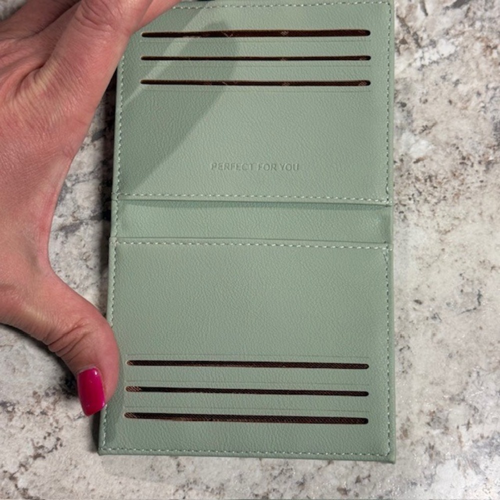 PFY Women Wallet Small Mint Green Leather Credit Card Holder Mini Bifold Purse - Picture 3 of 8